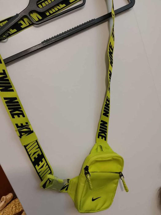 Чанта на NIKE за през рамо