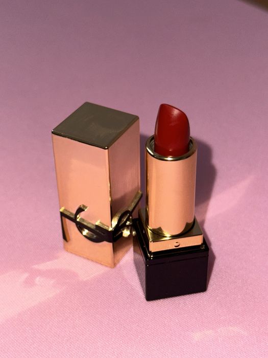 Червено червило YSL