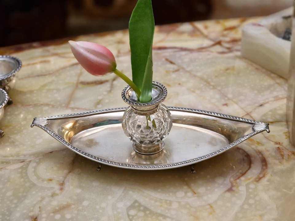 Inedita vazuta de cristal in montura de argint.