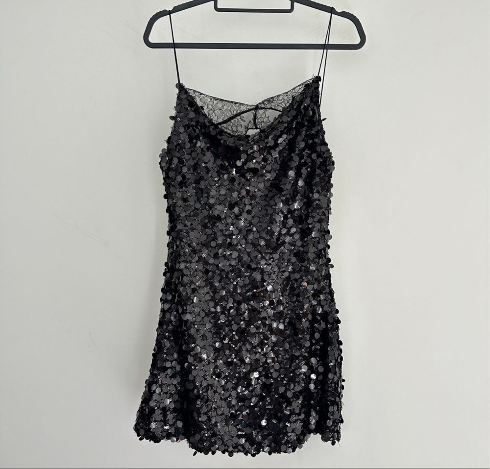 Zara рокли в черно