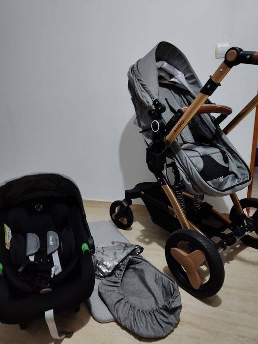 Vînd carucior coccolle