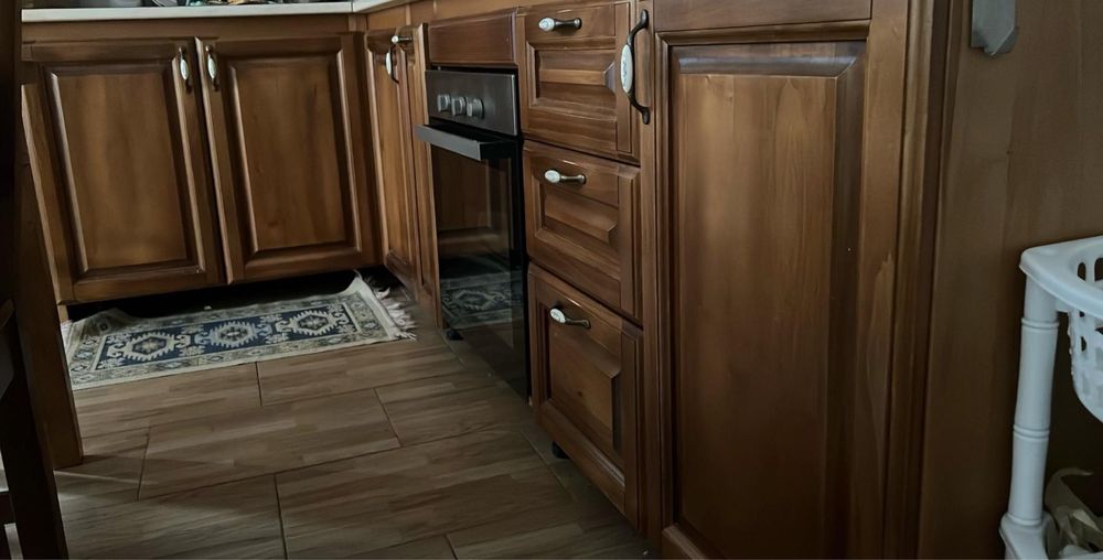 Mobilier de bucatarie din lemn masiv