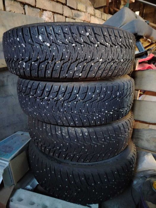 Зимние  Шины почти новые