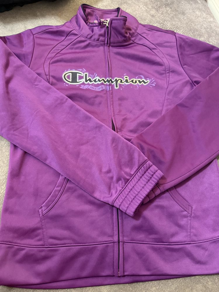 Champion чисто нов екип размер 11/12 г
