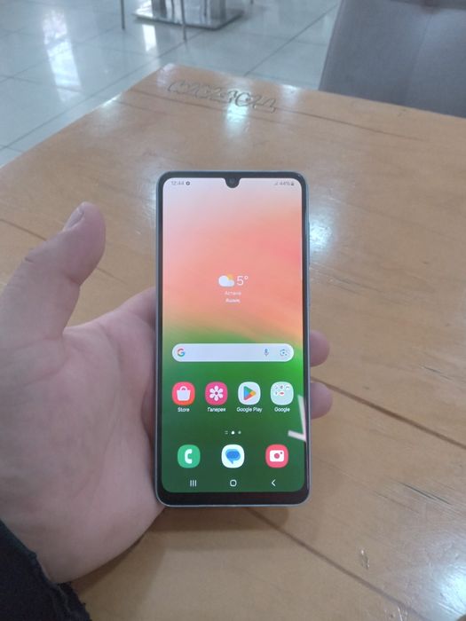 Продам телефон Samsung A33 5G память 128гб состояние отличное