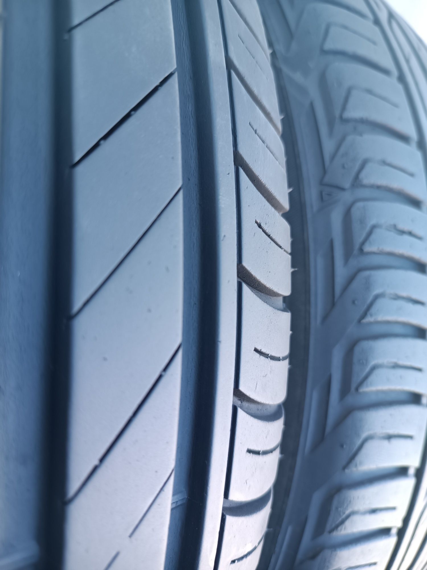 215/50/18 Bridgestone Дот 0321