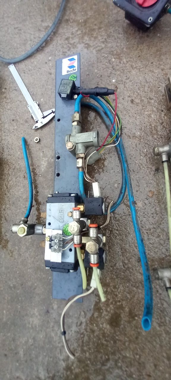 cilindru pneumatic / electrovalva pneumatică