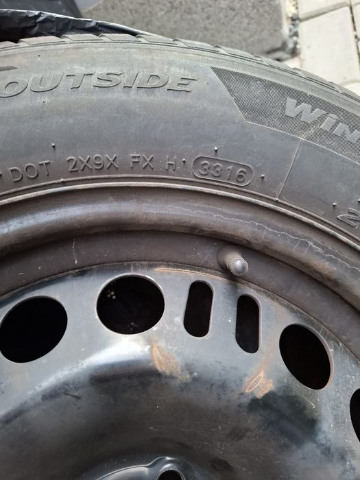 Vând set roti echipate cu anvelope de iarna.