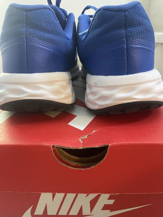 Nike Revolution 6