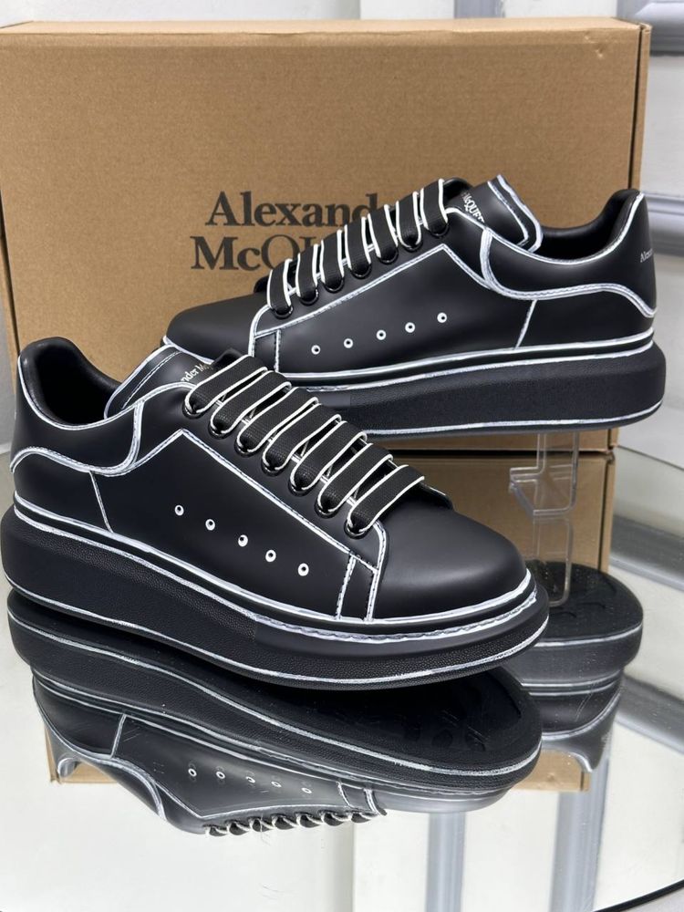 Adidasi Alexander McQueen model nou