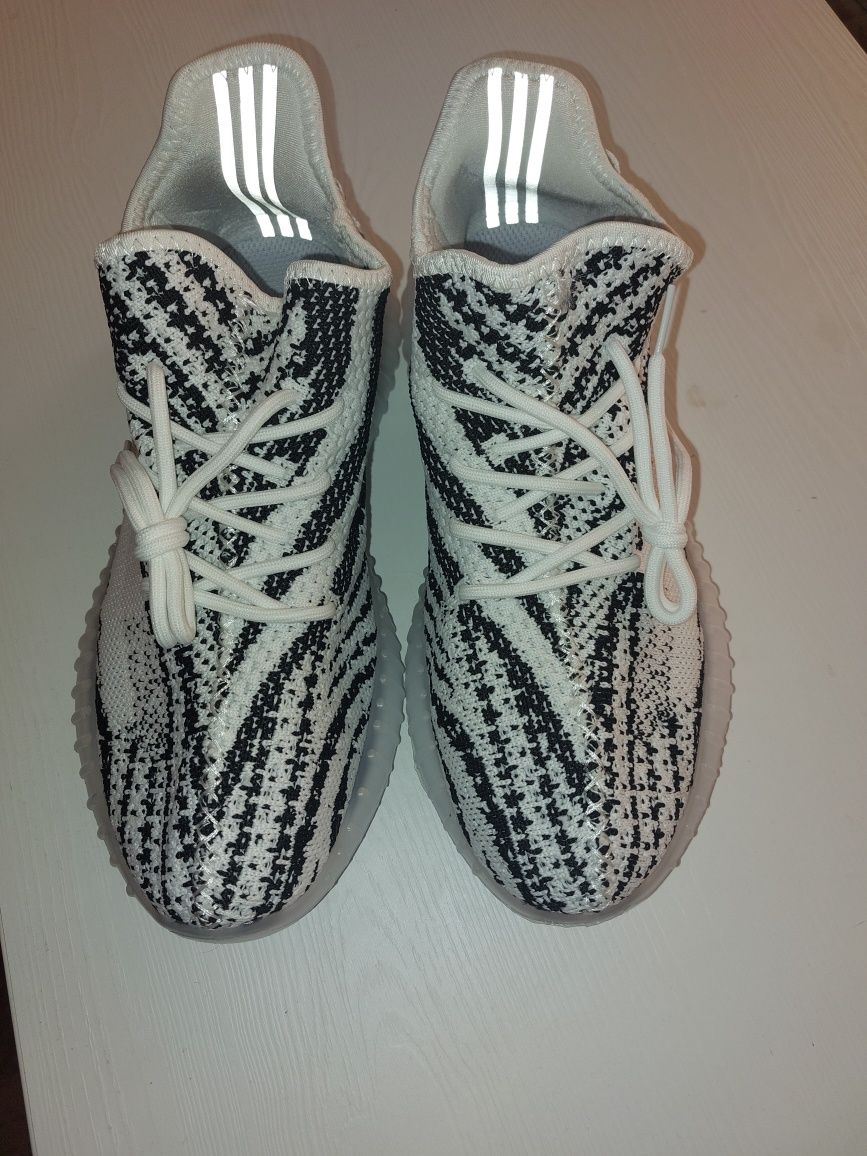 Adidasi Yeezy zebra!