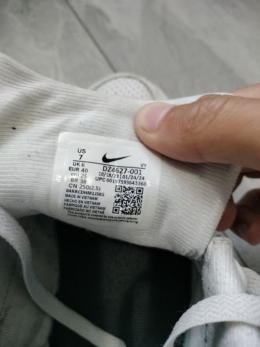 Vând adidași Nike Air Alpha force