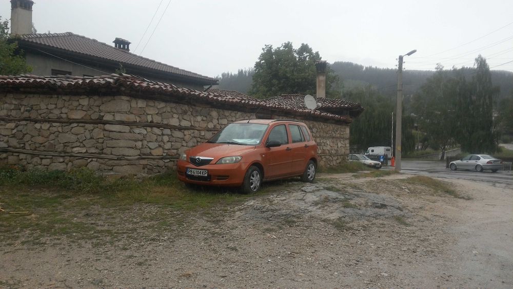 Продавам Мазда 2, категория хечбек, октомври 2003