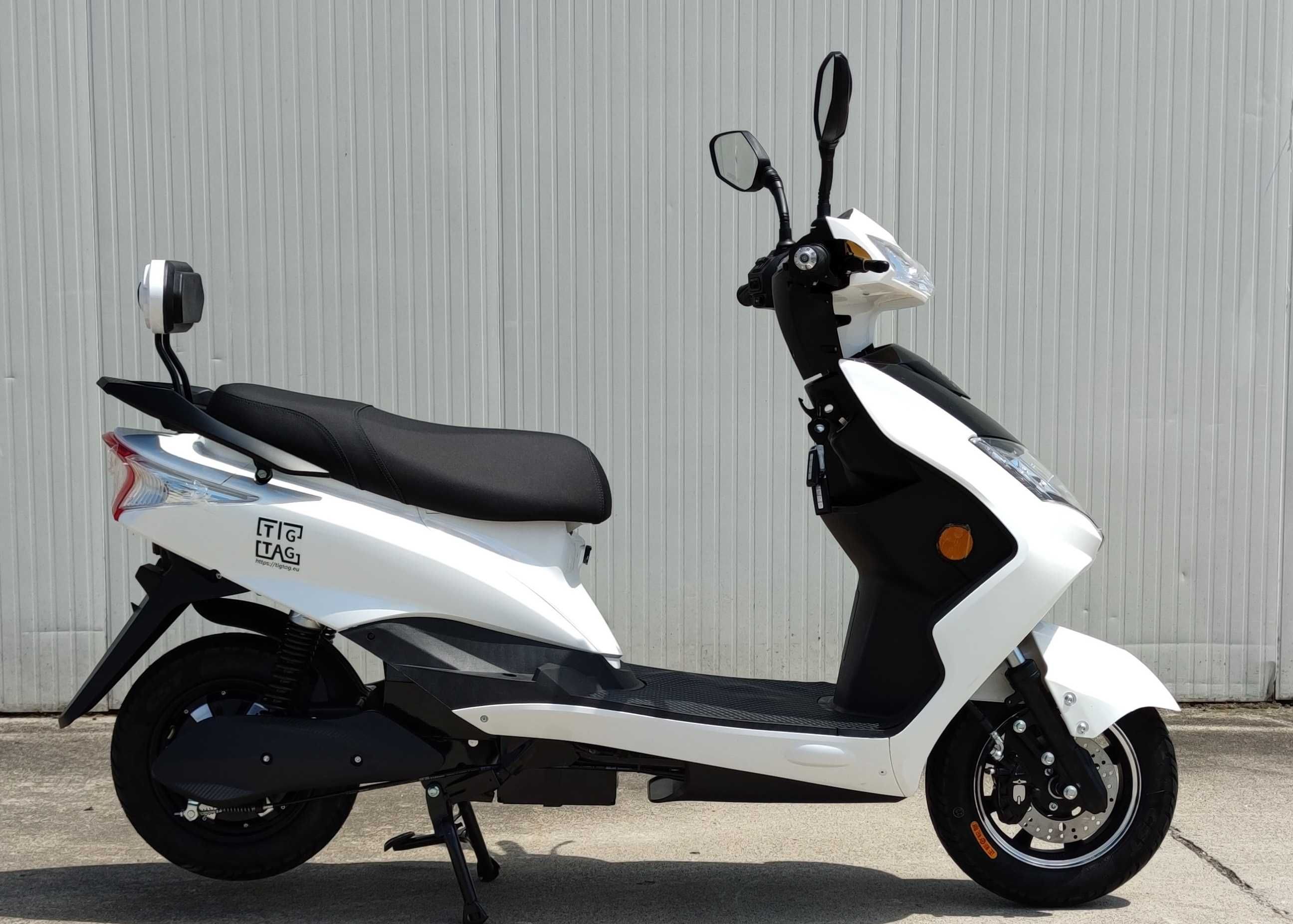 Електрически скутер My Force модел ЕМ006 бял цвят с регистрация