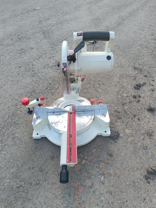 Продам торцово-усовочная-пила