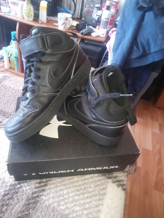 Adidași nike că noi