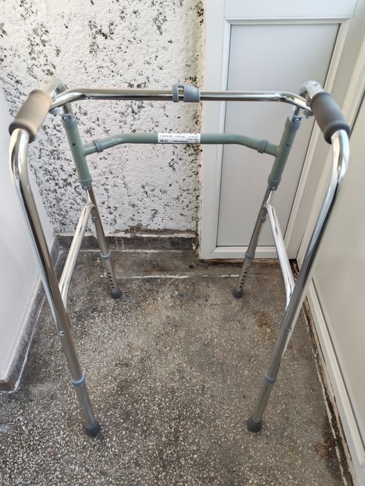 Cadru de mers pliabil solid