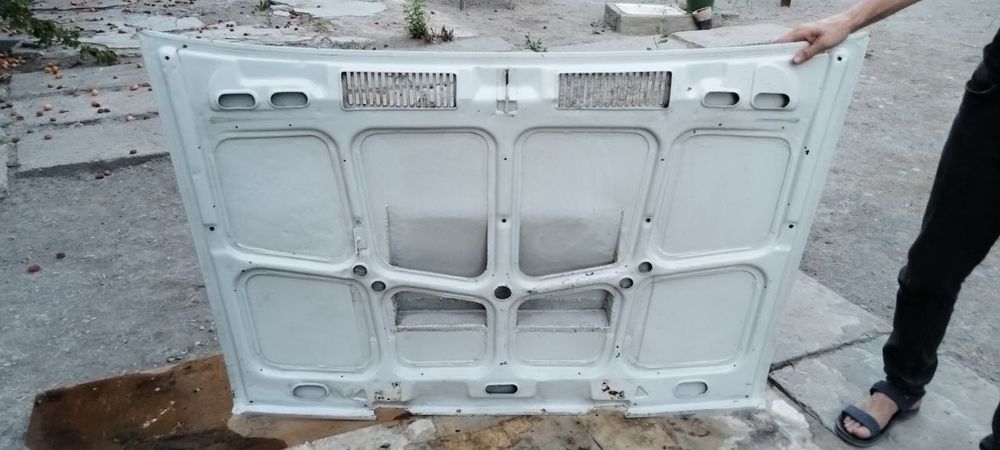 Капот на ВАЗ (жигули)