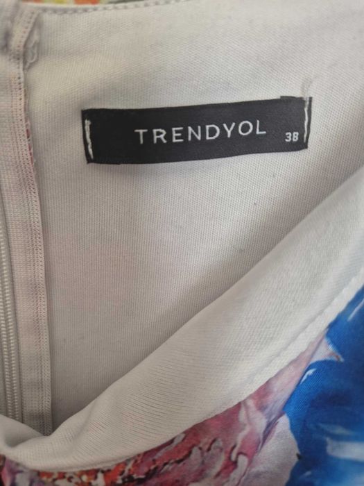 ЛЯТНА Къса рокля на цветя Trendyol