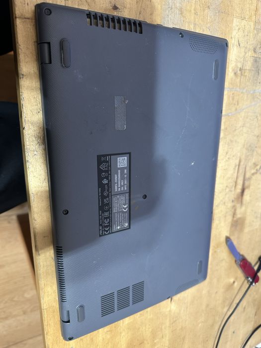 Laptop asus i3 gen a 10 a defect