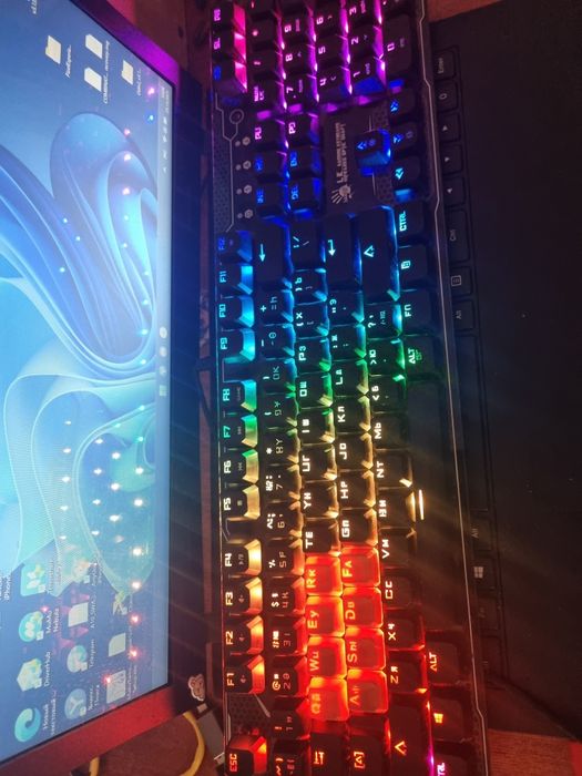 продам клавиатуру bloody B810R