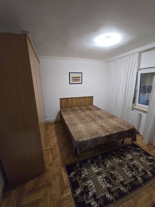 Închiriez apartament 2 camere.