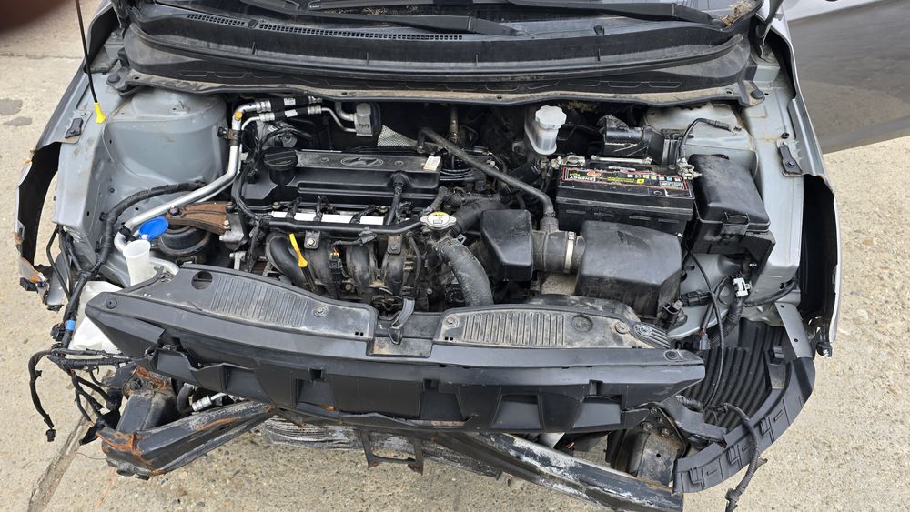 Vând hyundai i20 avariat