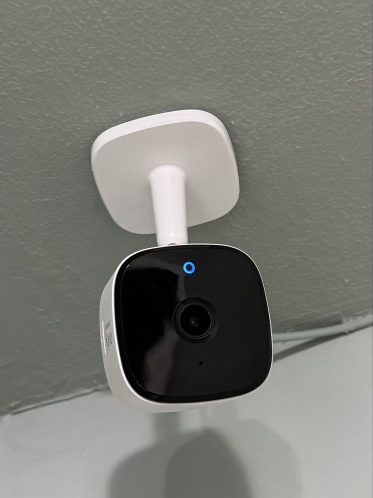 eufy camera 2k камери - една C120 и две E220
