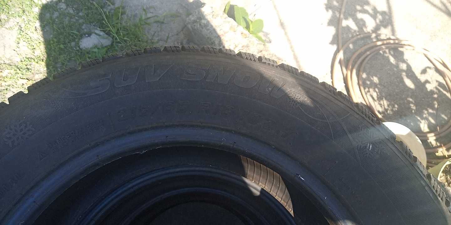 Гуми в отлично състояние - зимни 215/65/16 SUV