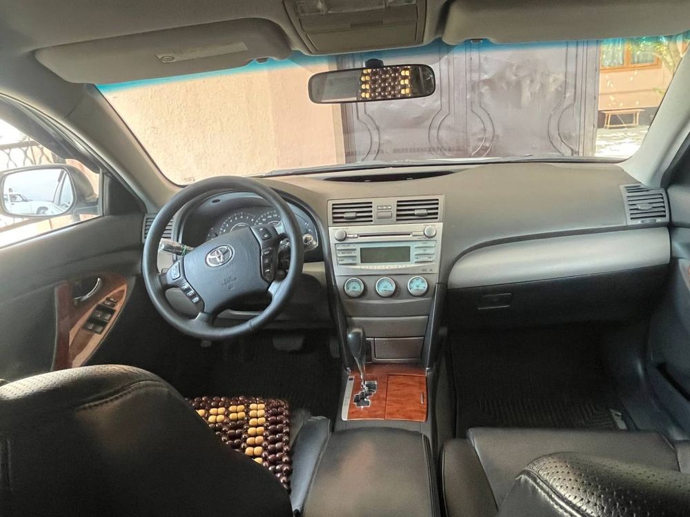 tayota camry ideal holatta qarap haydalgan