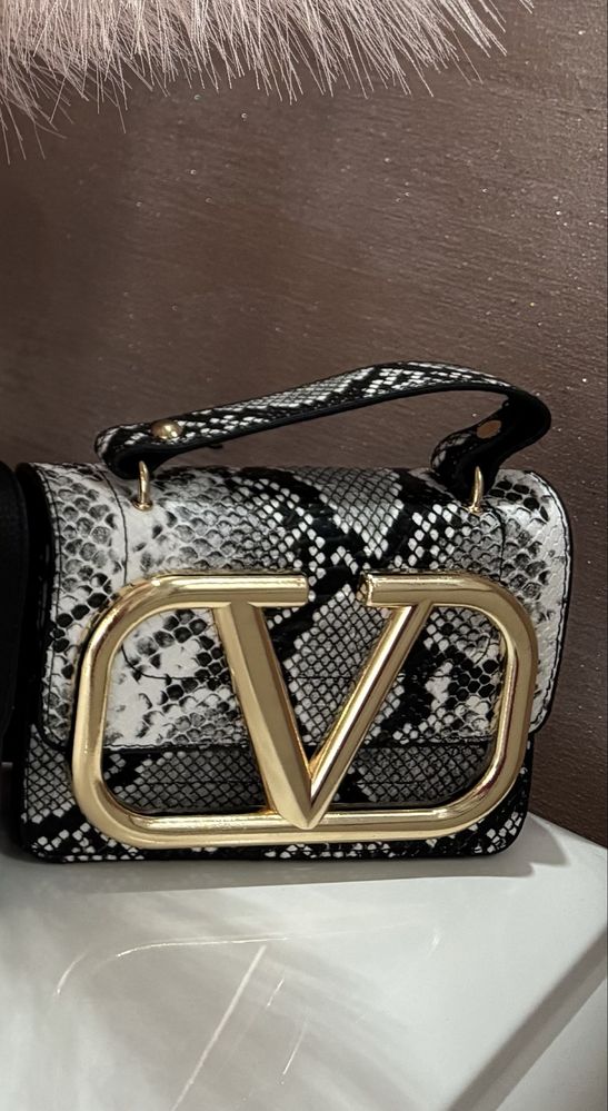 Намалени чанти gucci valentino miu miu michael kors