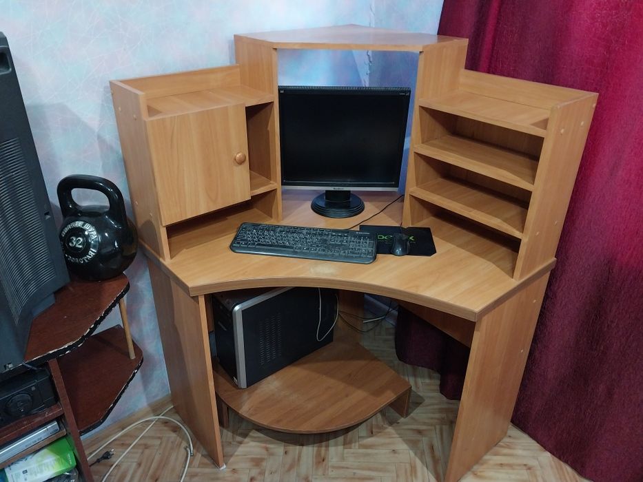 Компьютерный стол