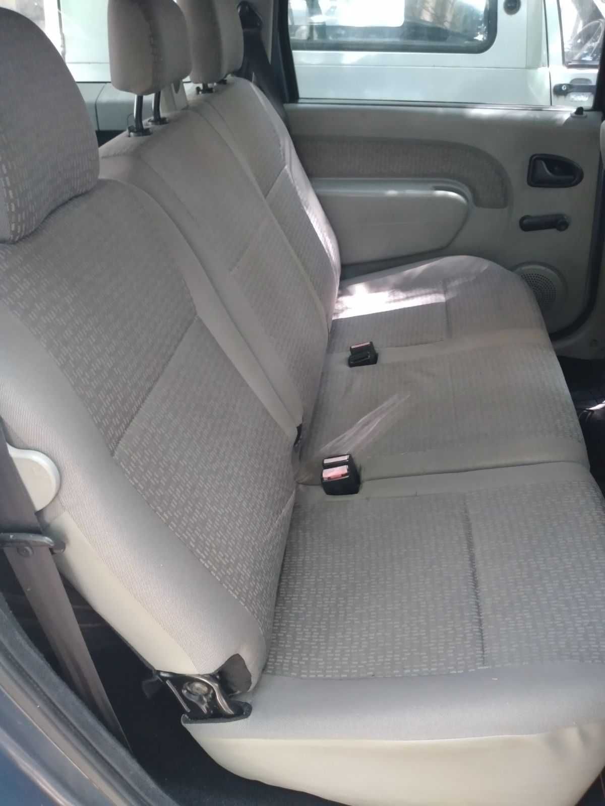 Автомобил Dacia Logan
