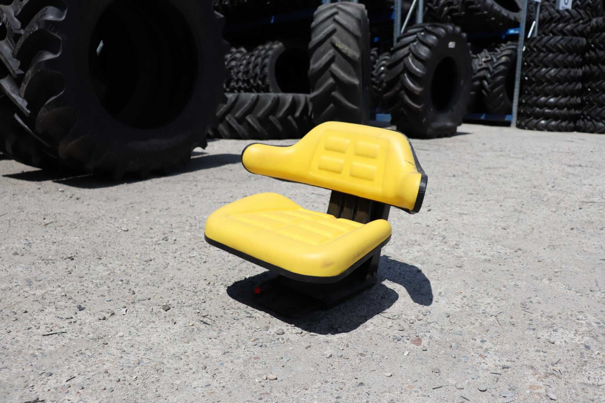 Scaun Universal de tractor reglaj triplu cu amortizor UTB U445 si U650