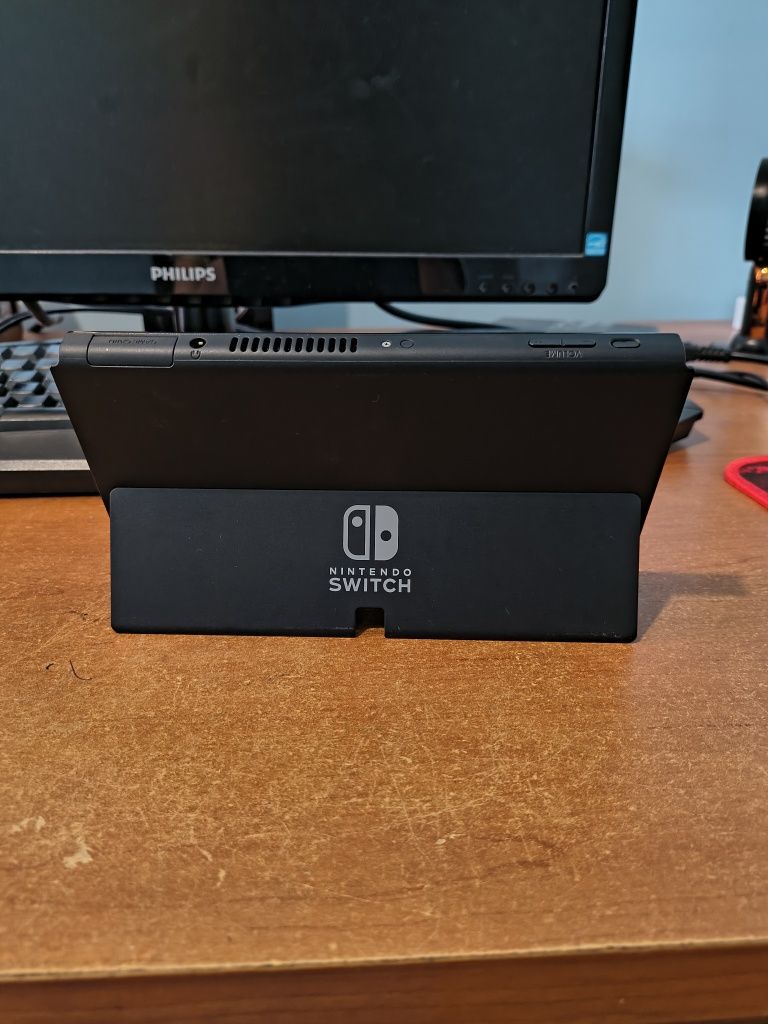 Nintendo switch oled-използвана е 9 месеца