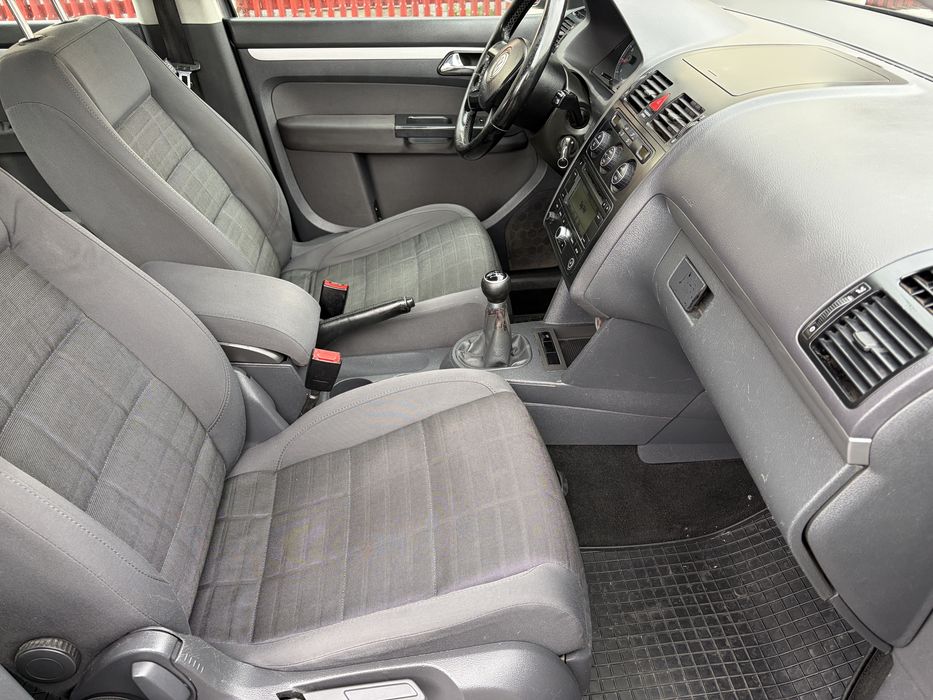 VW Touran 1.6fsi 2006 116cp Euro4 inmatriculat 1 proprietar de 4ani