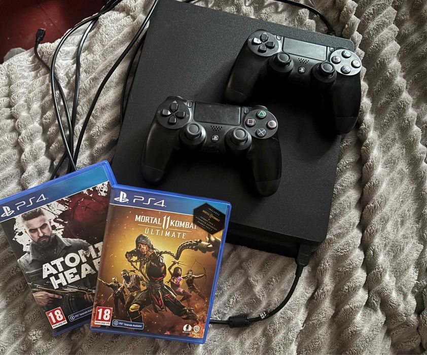 Продам Play Station 4 slim (2 джойстика) 500gb