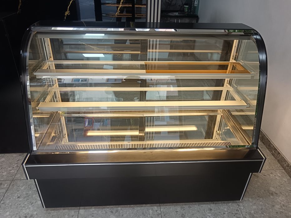 Торт ва пишириклар учун минусавой ветрина холодильник