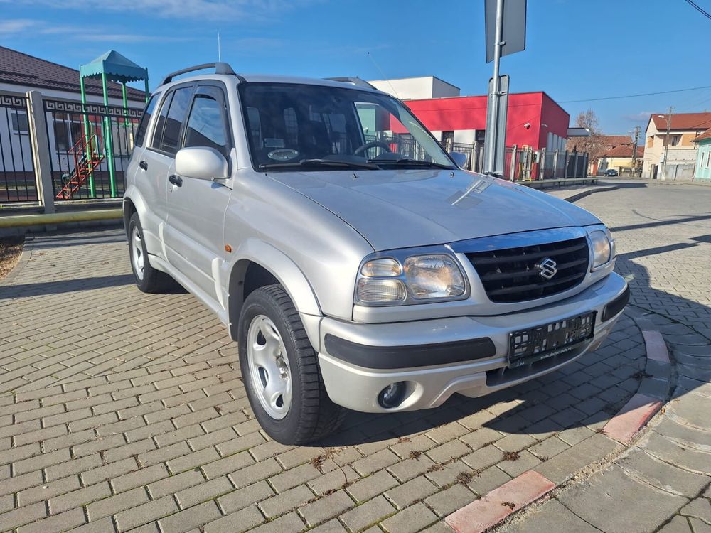 Suzuki Grand Vitara // 2.5 // BenZina! Utilitara// Cutie MANUALA!!