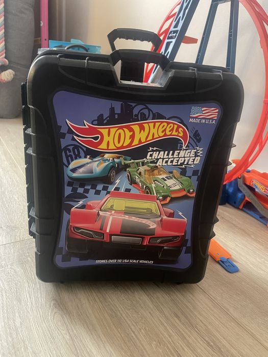 Продам набор Hot wheels 60 машинок