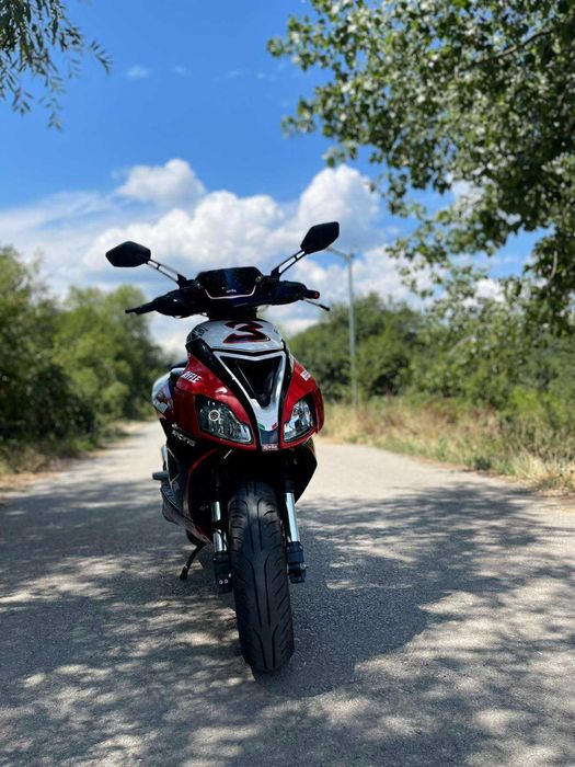 Продавам скутер Aprilia sr50 factory 2011 г.