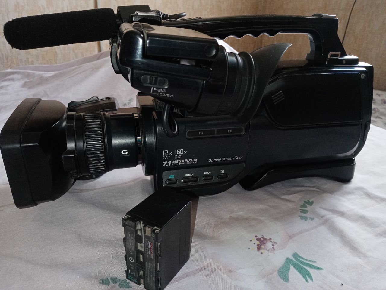 Видео камера SONY 1000