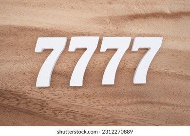 Билайн ракам 7777 сотилади.
