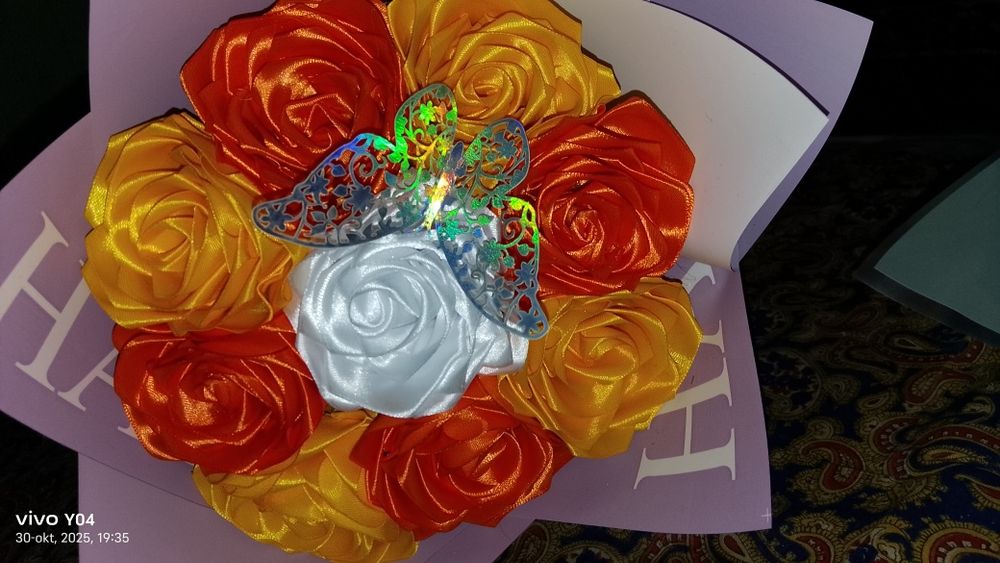 Suniy gullar sotiladi