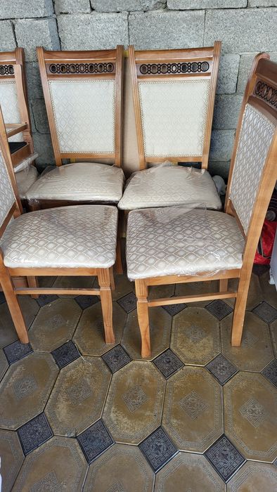 Стол со стульями