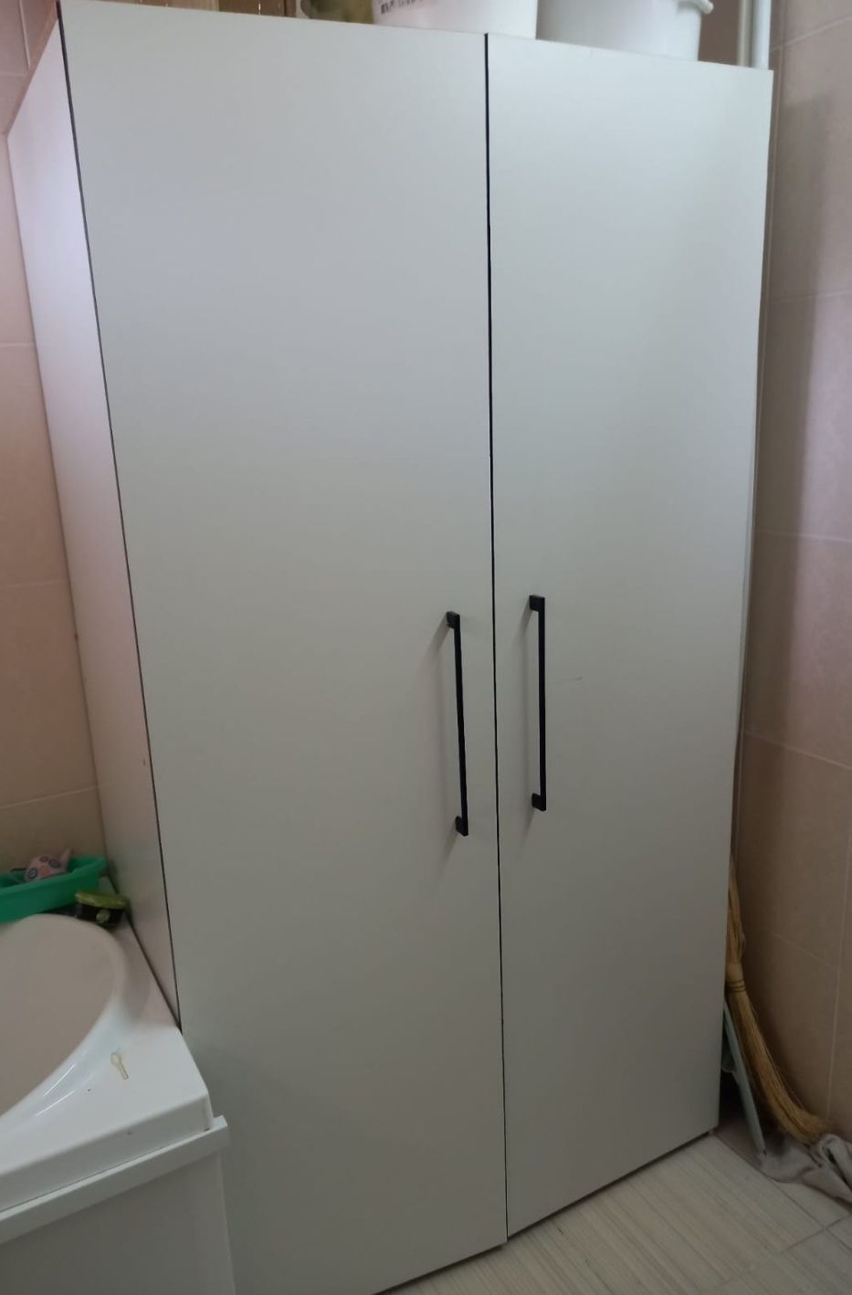 Продам шкафы для спальни и ванной