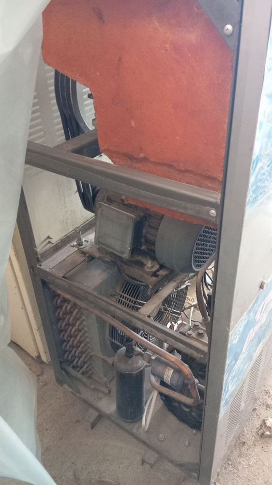 Frygomat 380 v  freyzer sotiladi