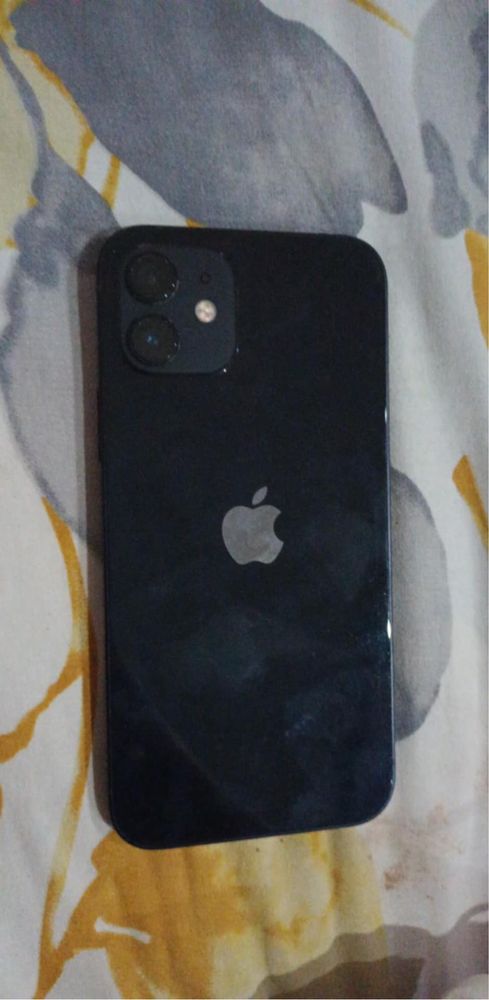 Продава се iphone 12