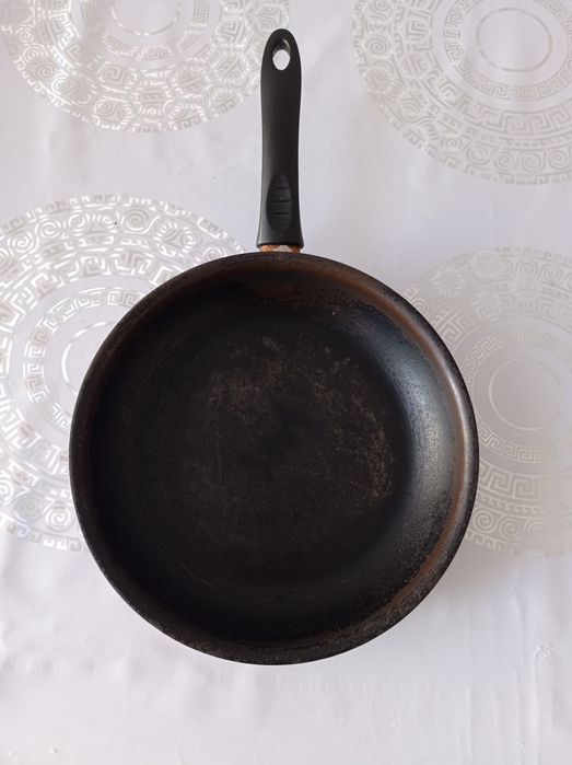 Сковорода среднего размера