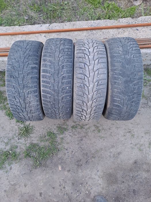 Продам резину б/У зимнию 4 шт